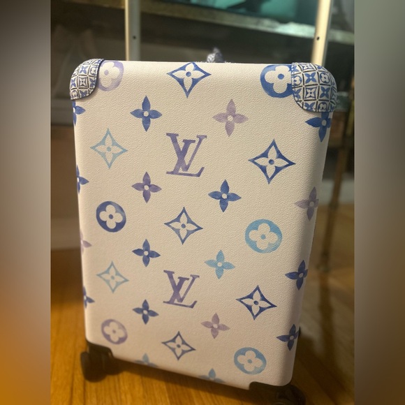 Louis Vuitton 2023 RARE By the Pool Horizon 55 Suitcase Resort Blue - Picture 3 of 8